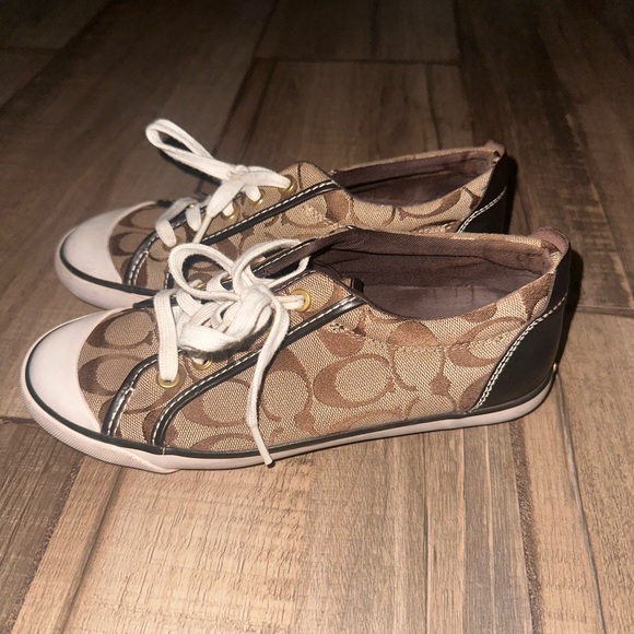 brown coach shoes - Picture 2 of 2